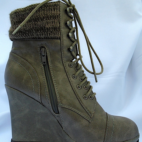 Mossimo Lace Up Sweater Wedge Boots Size 8.5 - Picture 2 of 7